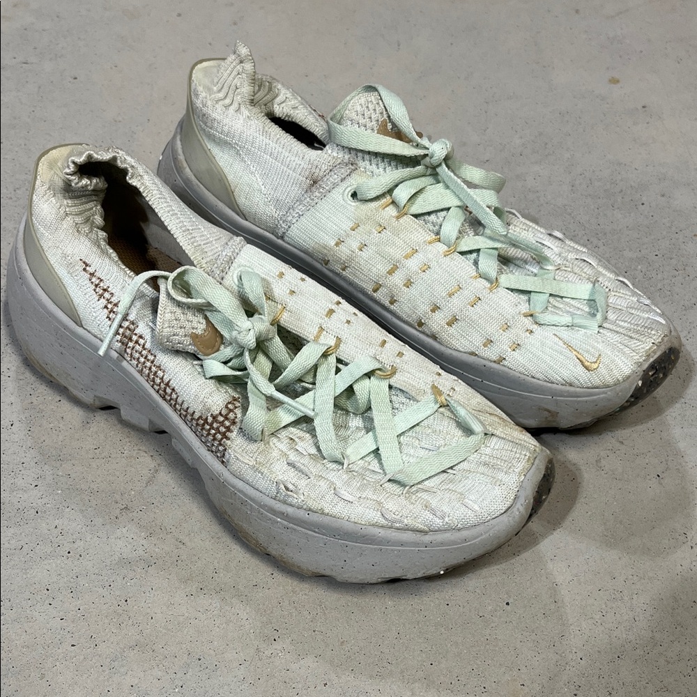 Nike Women's White and Mint Sneakers - Space Hippie Size 8